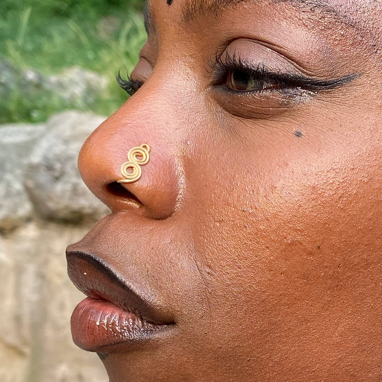 Faux piercing E