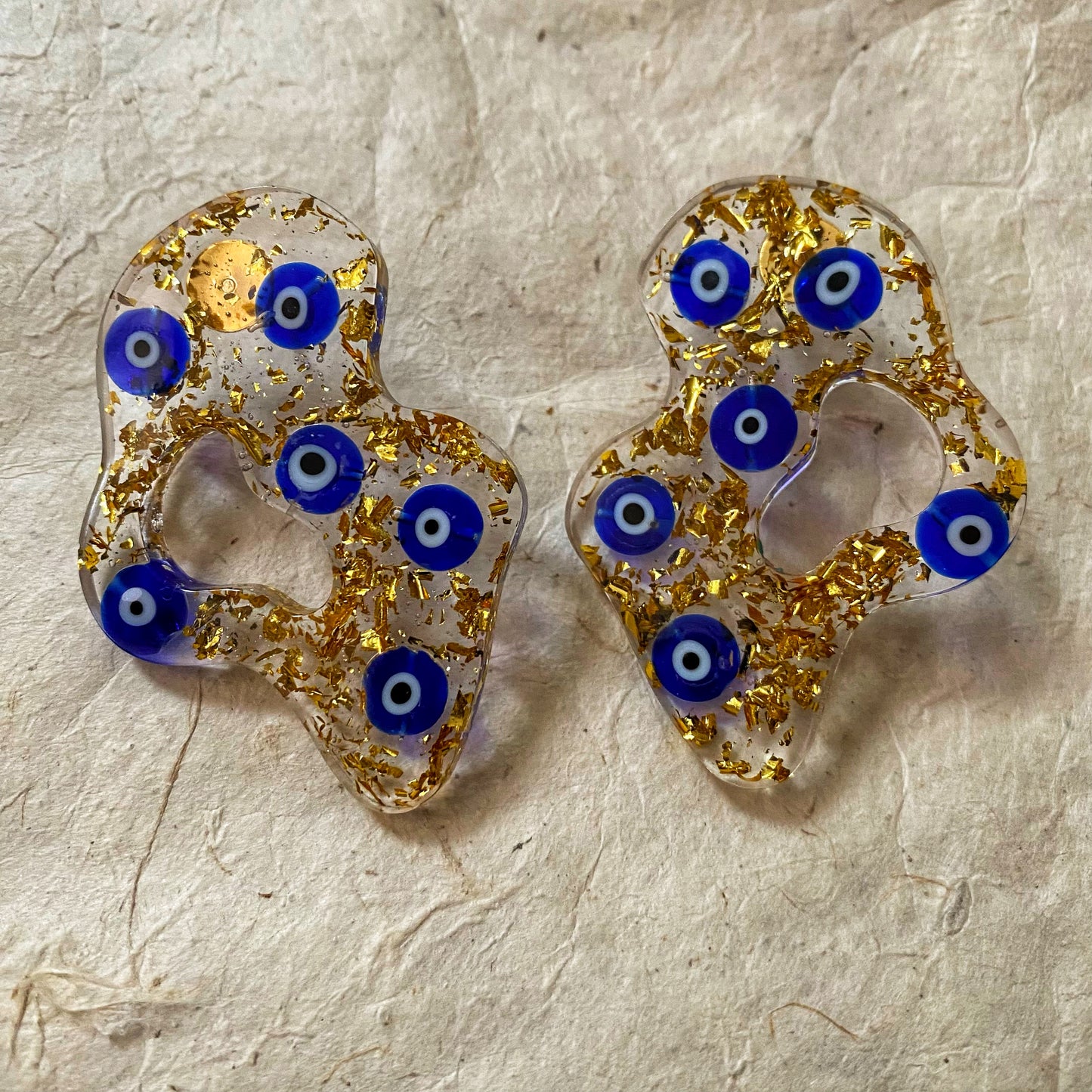 Boucles d’oreilles ojos, oeil, résine et or